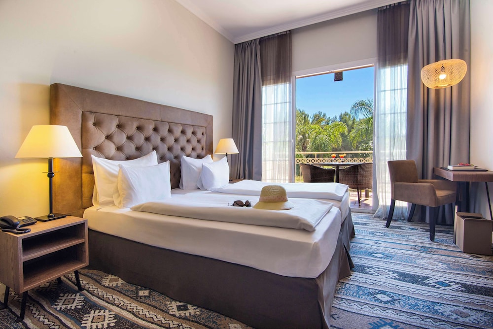 Room, Multiple Beds, Pool View - Photo 9