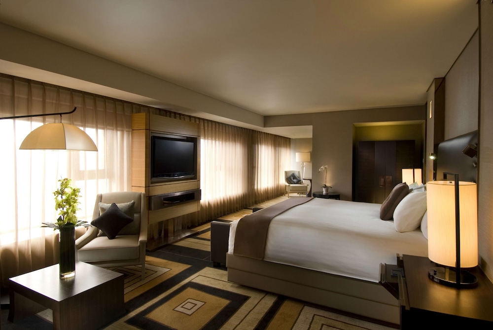 Executive Suite, 1 King Bed, Club Lounge Access
