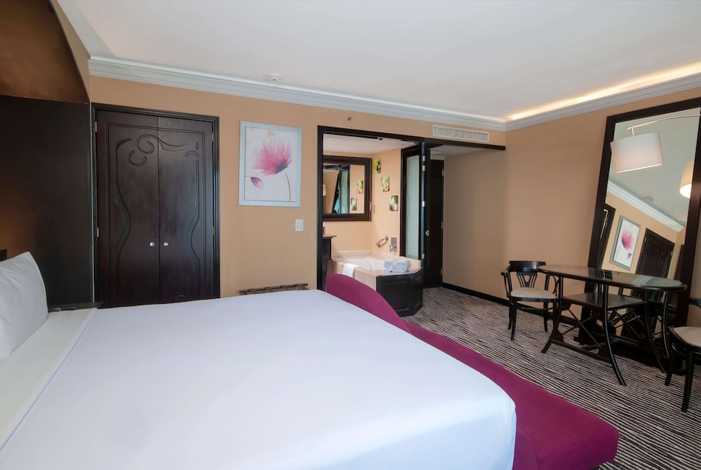 Executive Room, 1 King Bed, Non Smoking (Executive Level) - Photo 5
