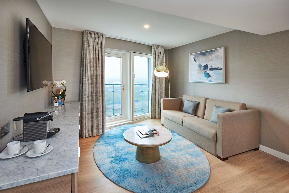 Suite, 1 King Bed, City View