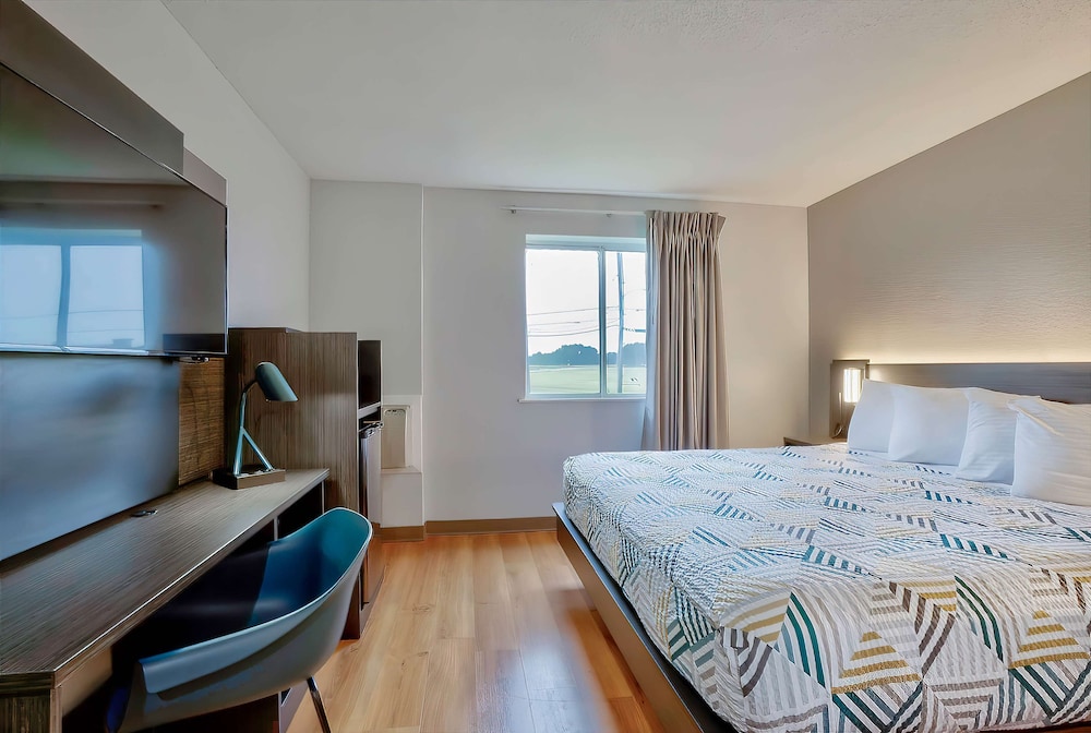 Deluxe Room, 1 King Bed, Accessible, Non Smoking photo 1