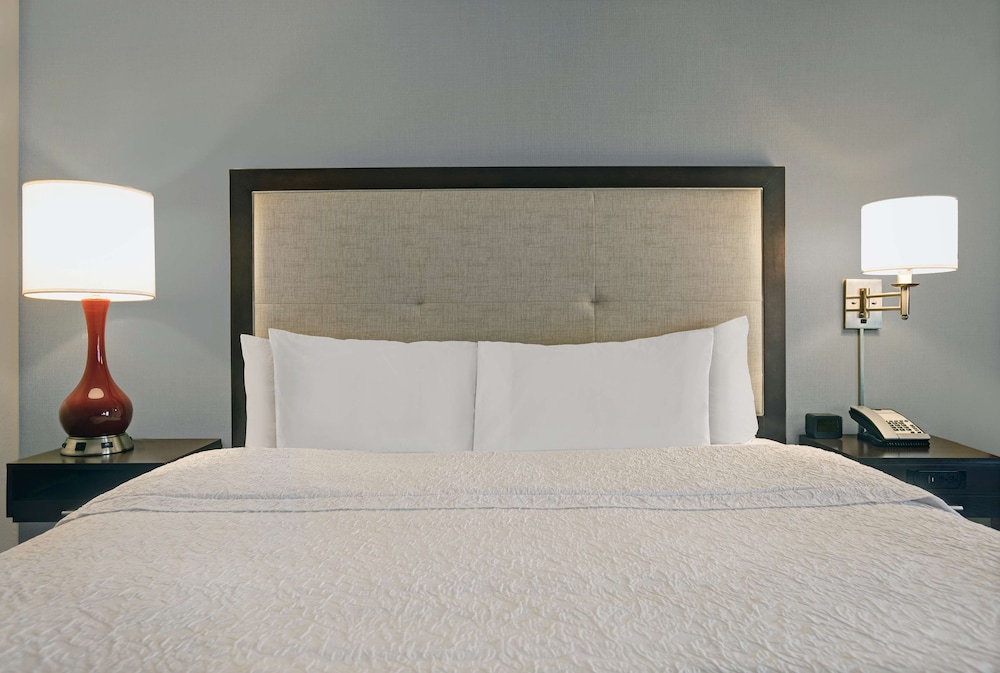 One King Bed, Non-Smoking - Photo 5