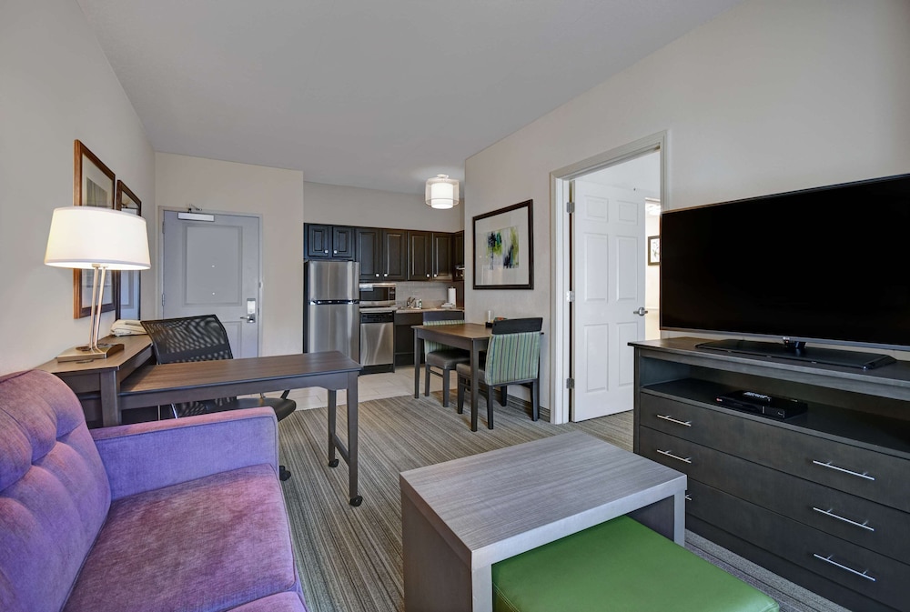 Suite, 1 Queen Bed, Accessible, Non Smoking - Photo 4