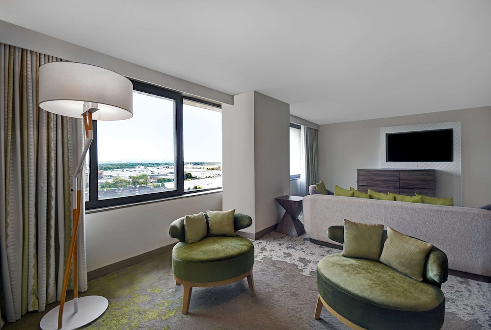 Suite, 1 King Bed photo 3