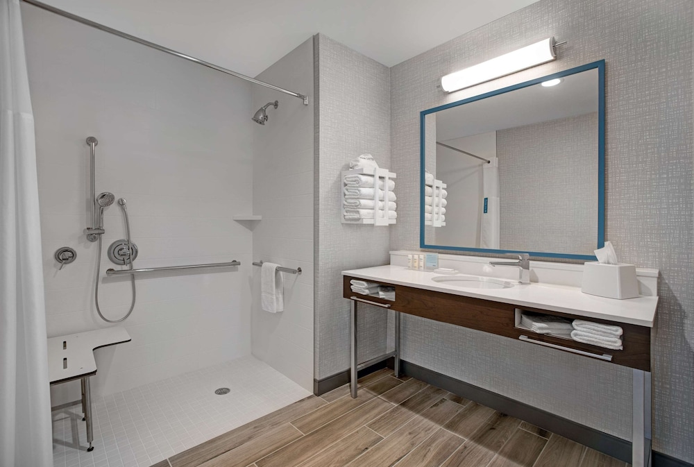 Suite, 1 King Bed, Accessible, Refrigerator & Microwave - Photo 4