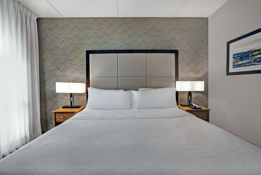 Suite, 1 King Bed, Non Smoking - Photo 2