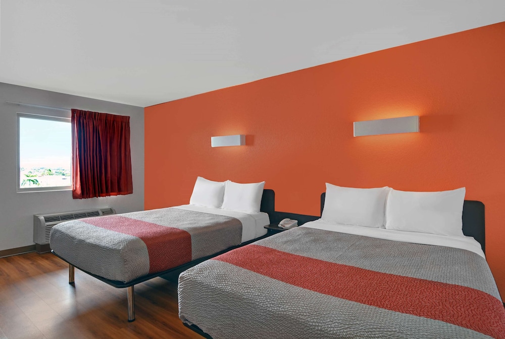 Premium Room, 2 Queen Beds, Non Smoking, Refrigerator & Microwave - Photo 1
