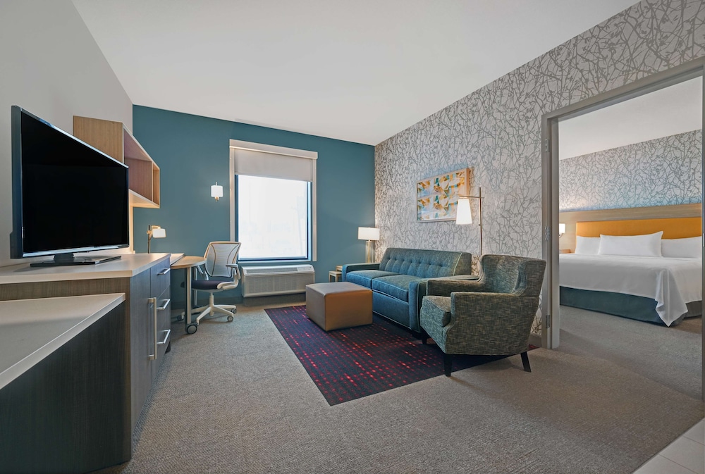 Suite, 1 King Bed, Accessible, Bathtub - Photo 5