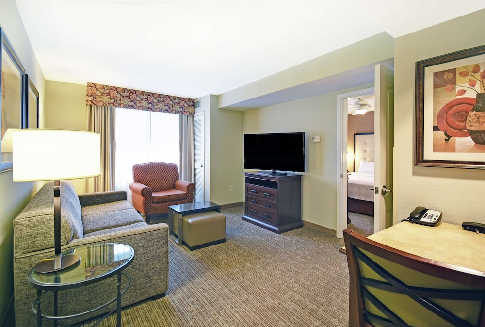Suite, 1 King Bed - Photo 1