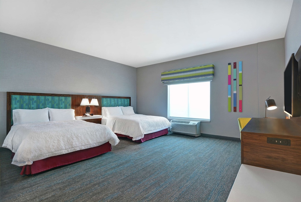 Room, 2 Queen Beds, Accessible, Bathtub - Photo 2