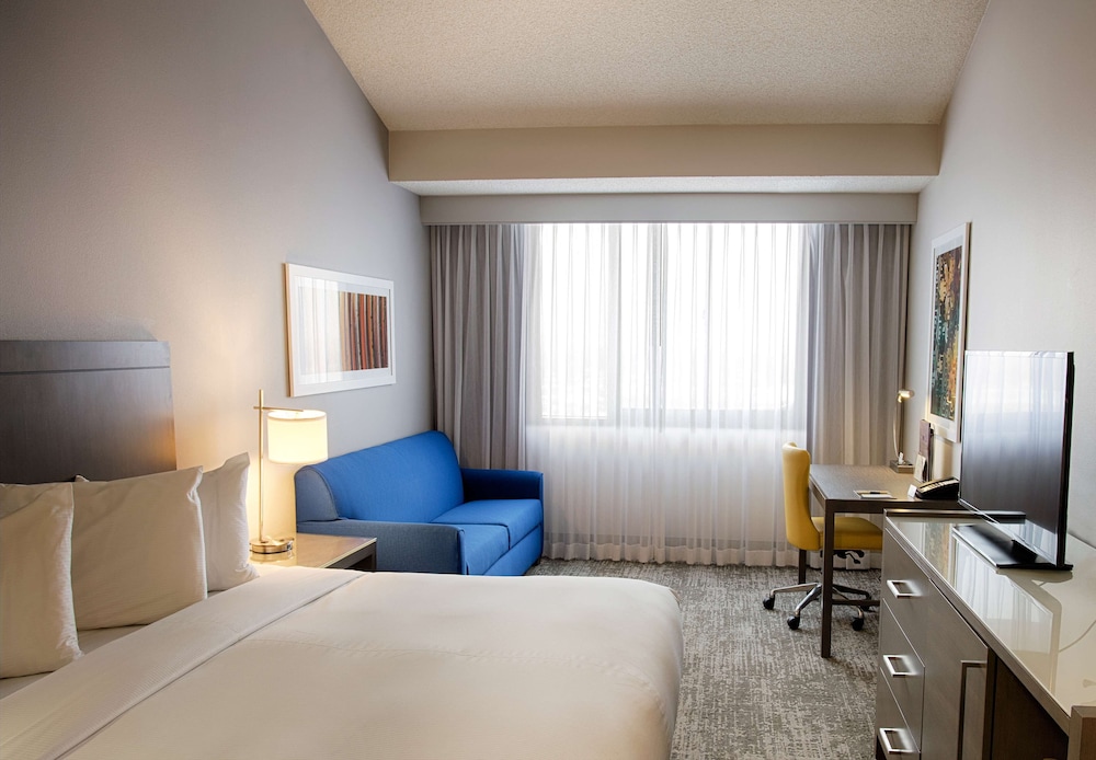 Deluxe Room, 1 King Bed, Non Smoking (with Sofa) - Photo 3