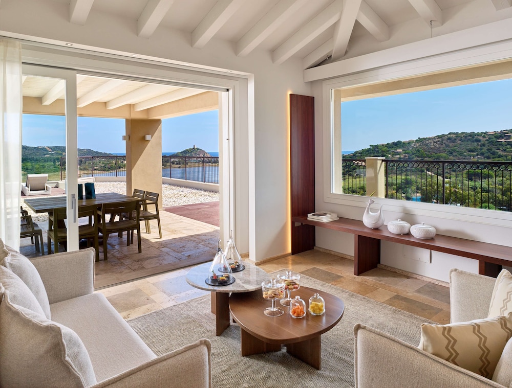 Suite, 1 King Bed (Shardana Suite W/View) thumbnail 5
