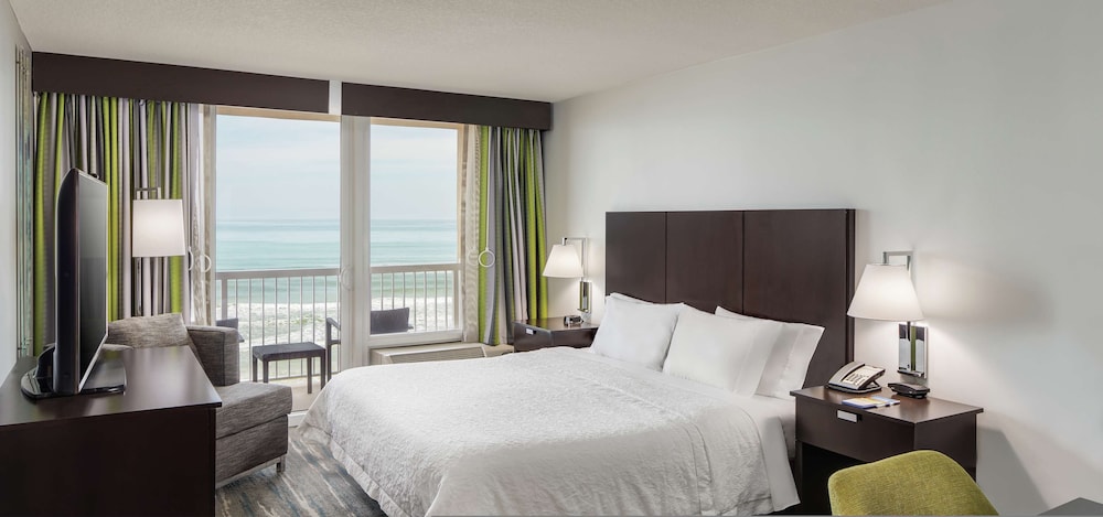 Room, 1 King Bed, Partial Ocean View (Balcony Shower) - Photo 7