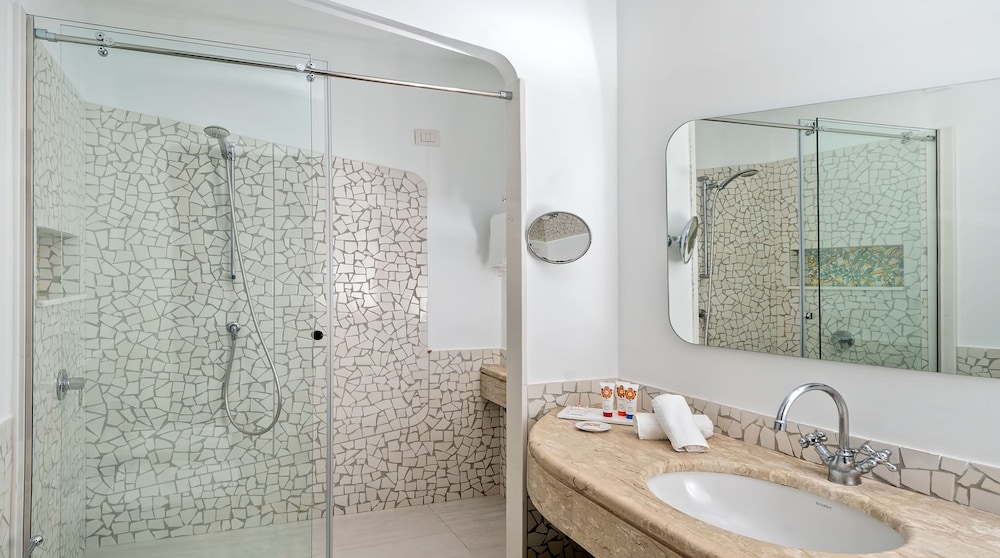 Panoramic Studio Suite, Balcony, Sea View photo 3