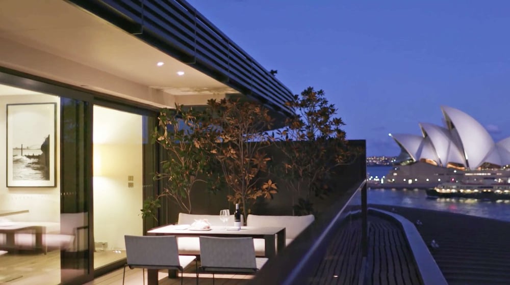 Rooftop Suite thumbnail 6