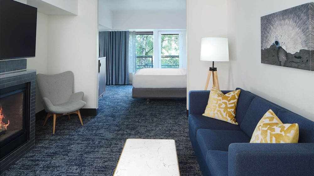 Studio Suite, 1 King Bed, Balcony - Photo 1