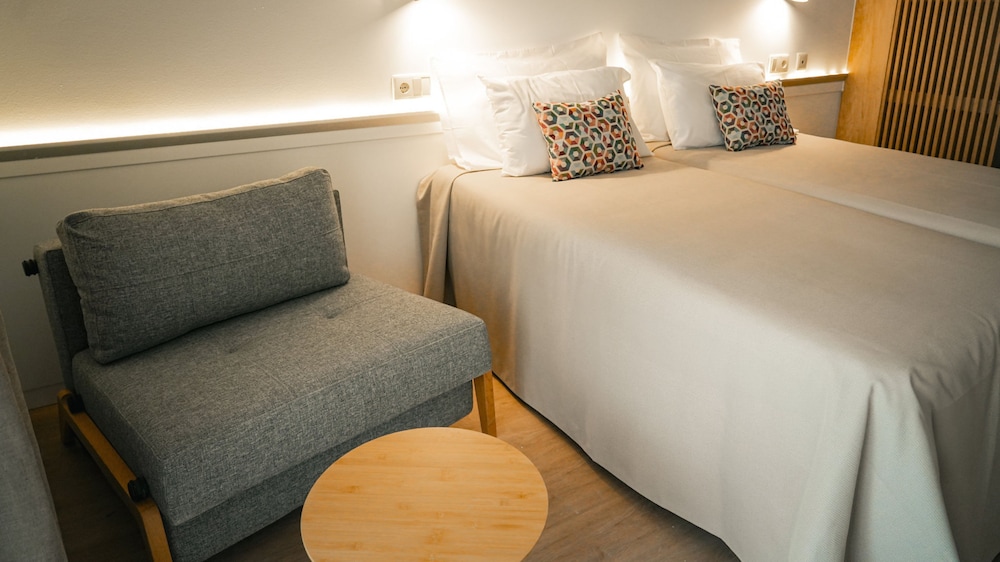 Standard Quadruple Room (2 adults + 2 children)
