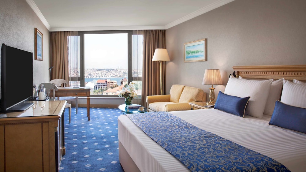 Classic Room, 1 King Bed, City View
