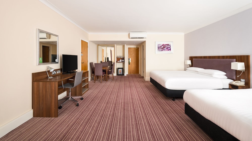 Premium Room, Multiple Beds - Photo 4