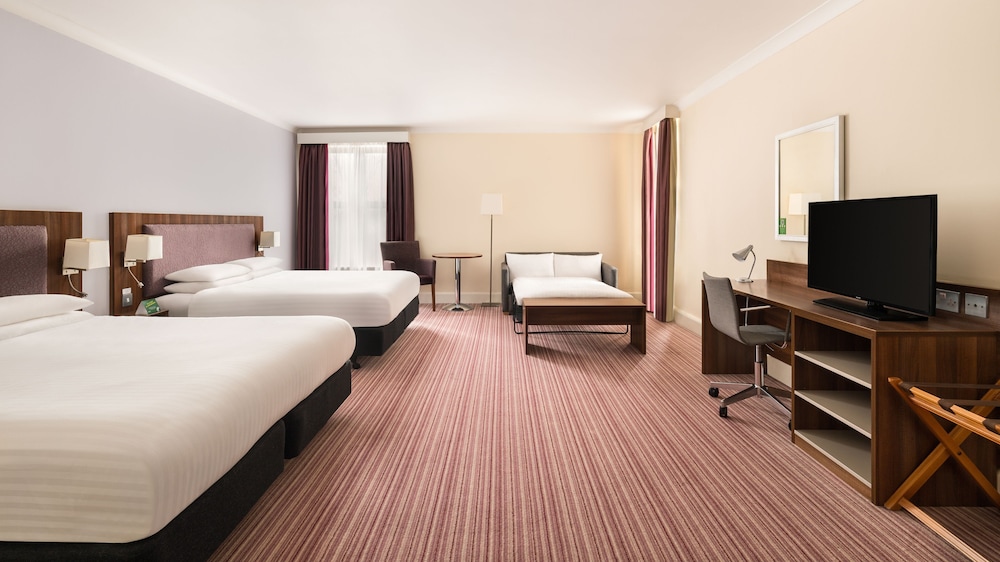 Premium Room, Multiple Beds - Photo 3