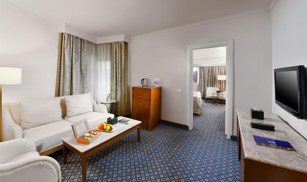 Executive Suite with Baron Palace View