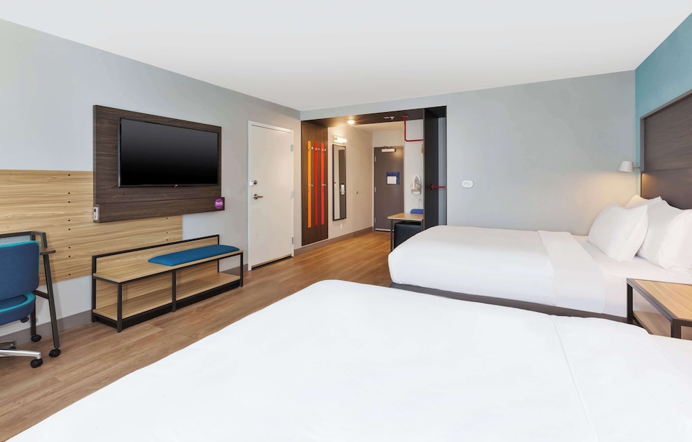 Room, 2 Queen Beds, Accessible (Roll-In Shower) - Photo 2