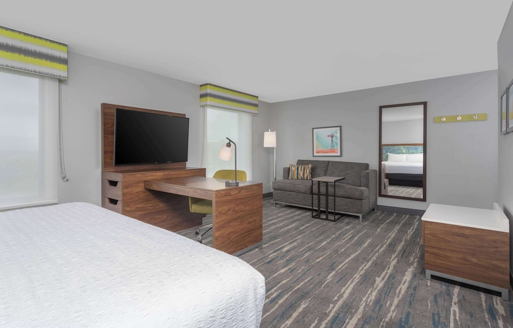 Suite, 1 King Bed, Non Smoking - Photo 3