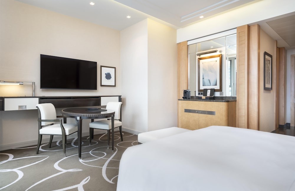 Suite, 2 Bedrooms, Corner