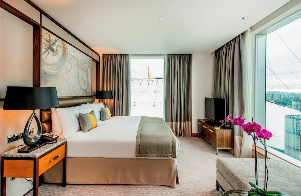 Premium Room, 1 King Bed photo 2