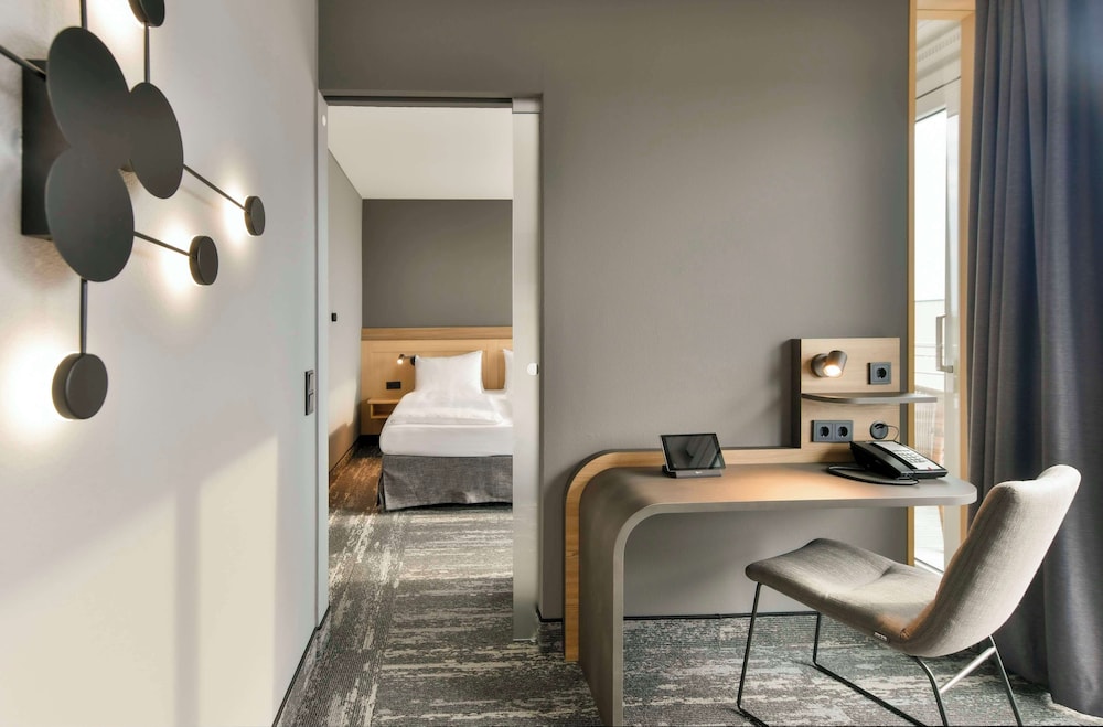 Suite, 1 King Bed, Balcony photo 3