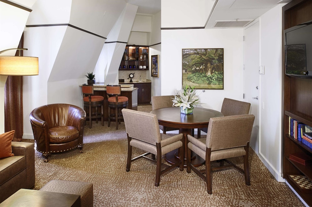 Suite, 1 King Bed, Refrigerator, City View (The Duke Suite) thumbnail 5