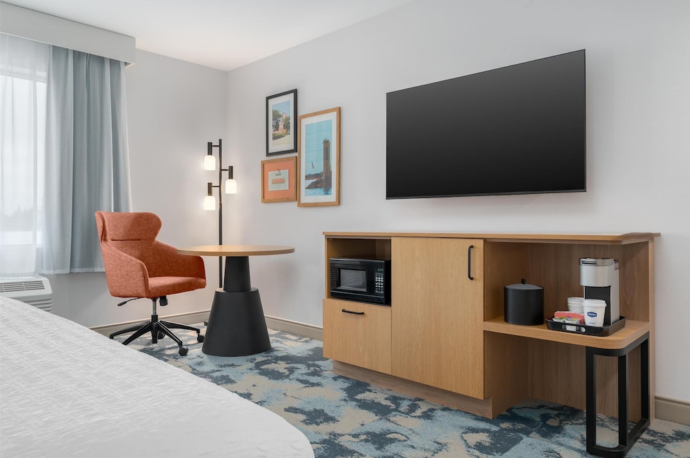 Room, 1 King Bed, Hearing Accessible