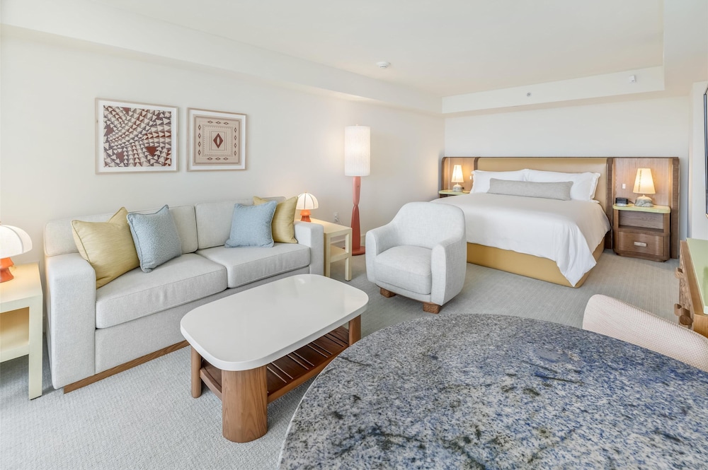 LXR Deluxe Room, 1 King Bed, Partial Ocean View