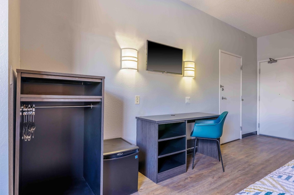 Deluxe Room, 2 Double Beds, Non Smoking, Refrigerator & Microwave photo 3