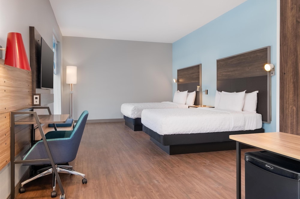 Room, 2 Queen Beds, Accessible (Mobility & Hearing, Roll-in Shower) - Photo 1