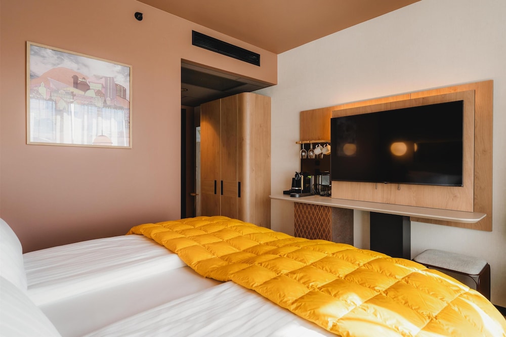 Standard Room, 1 Queen Bed