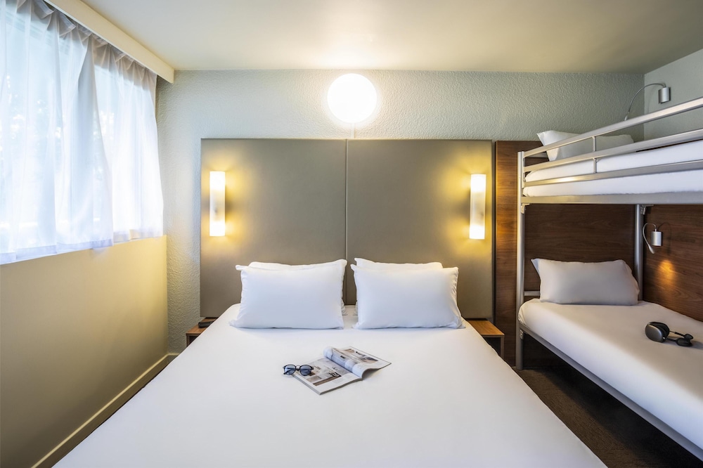 Standard Room, Multiple Beds - Photo 4