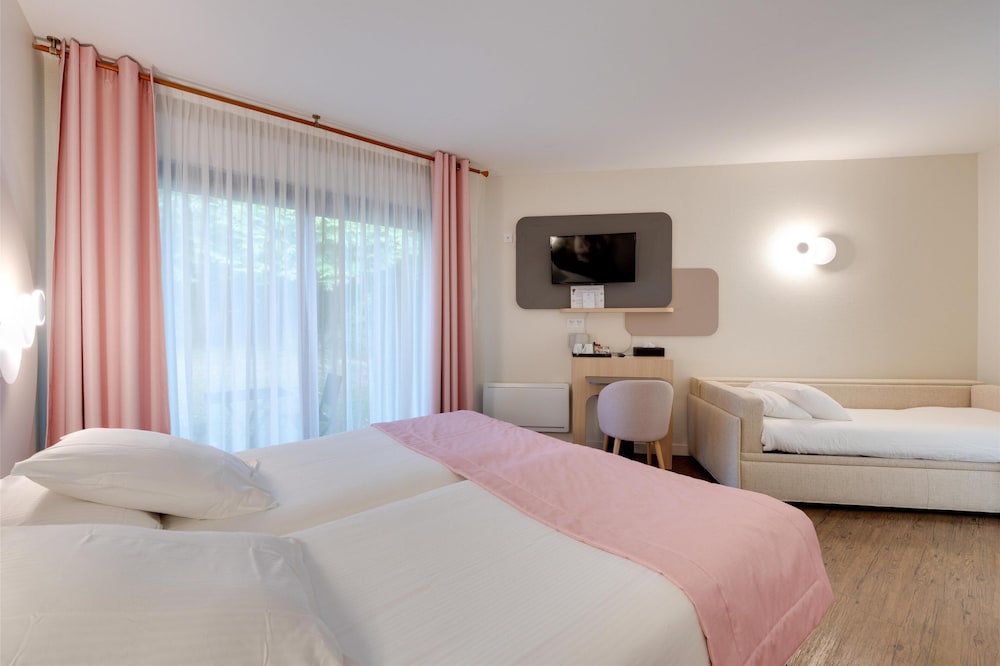 Family Room, 1 Queen Bed, Accessible, Terrace (with Sofabed) - Photo 9