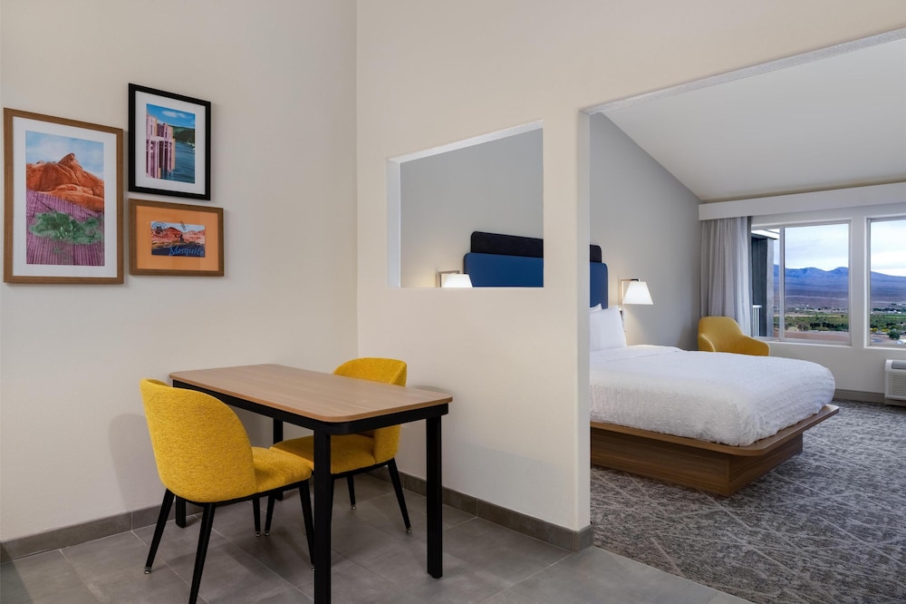 Studio, 1 King Bed, Accessible (Mobility & Hearing, Roll-in Shower) - Photo 1