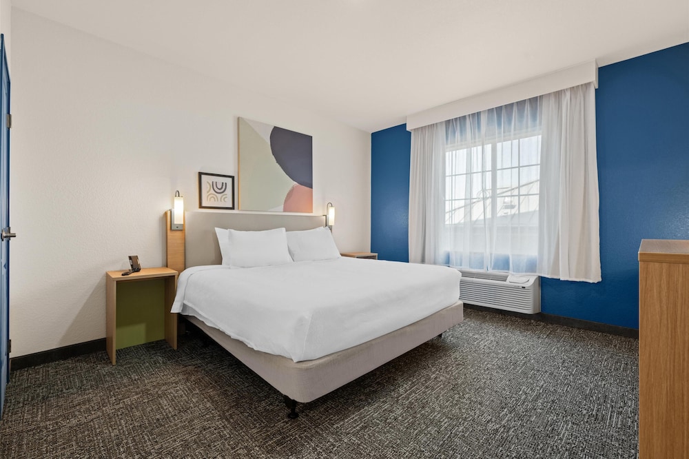 Suite, 1 King Bed - Photo 3
