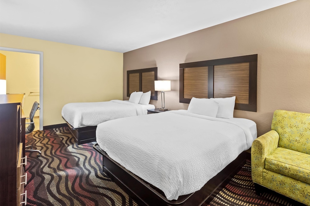 Room, 2 Double Beds, Non Smoking - Photo 1