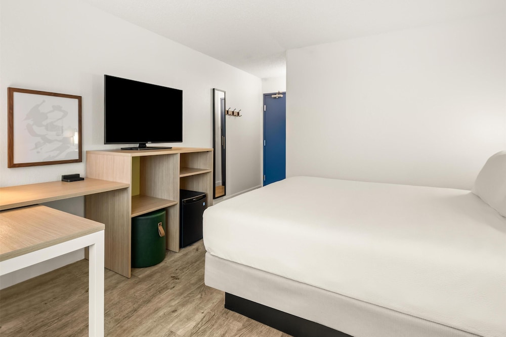 Room, 1 King Bed - Photo 1
