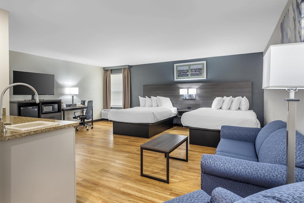 Suite, 2 Queen Beds, Non Smoking, Refrigerator & Microwave (Living Room;with Sofabed) - Photo 6