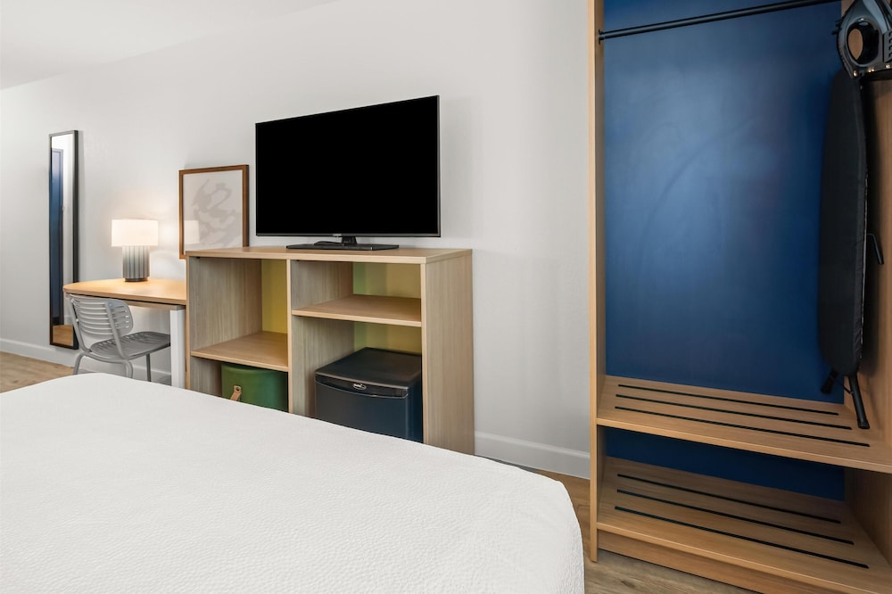Room, 2 Queen Beds - Photo 1