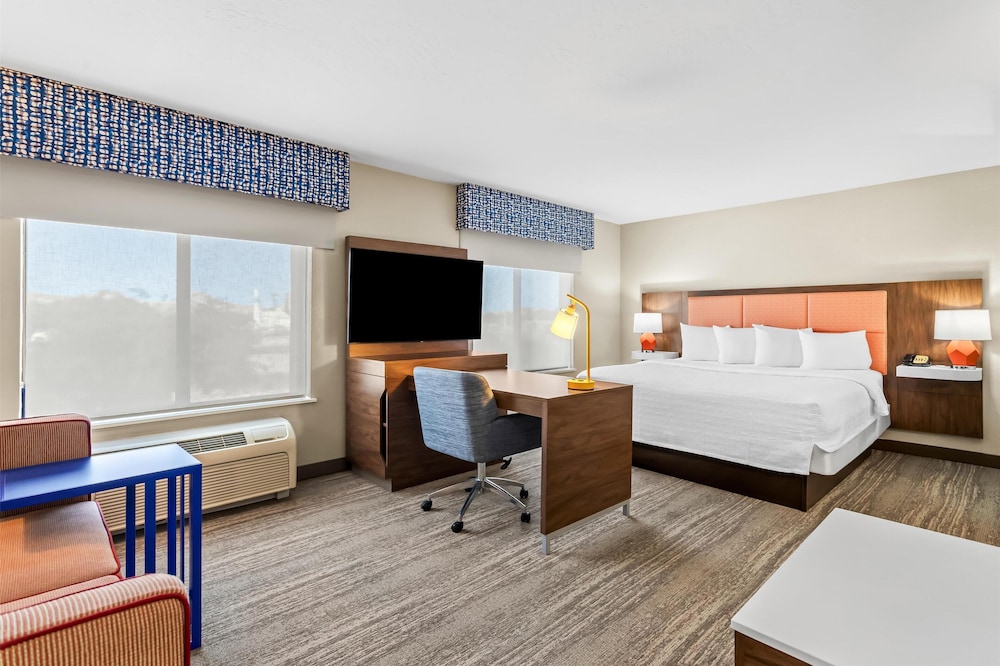 Studio Suite, 1 King Bed, Non Smoking - Photo 1