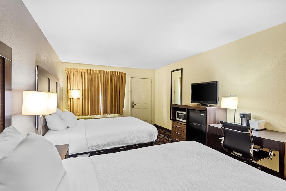 Room, 2 Double Beds, Non Smoking - Photo 4