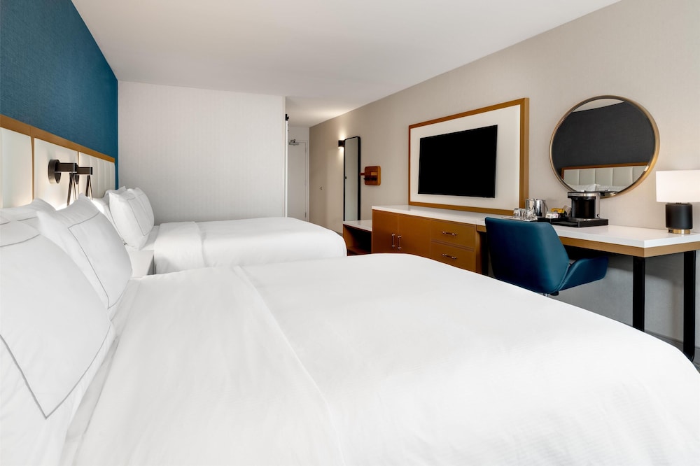 Room, 2 Queen Beds, Accessible Bathtub (Mobility & Hearing) - Photo 1
