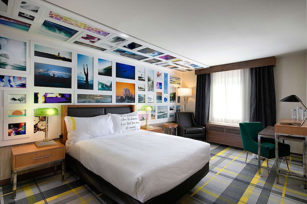 Room, 1 Queen Bed (Campus) - Photo 2