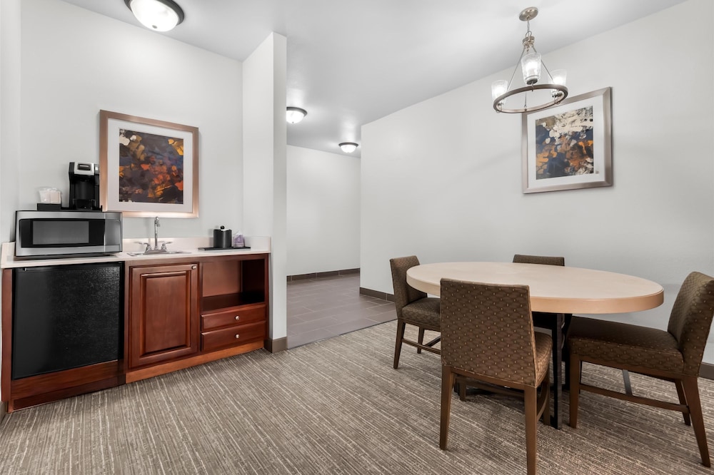 Suite, Accessible - Photo 4