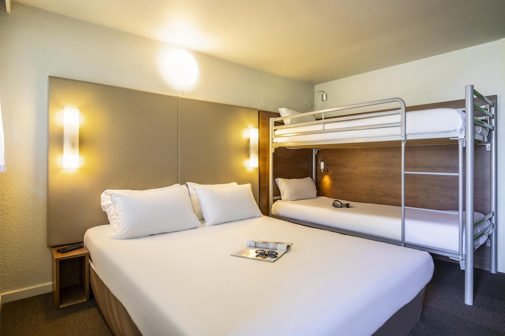 Standard Room, Multiple Beds - Photo 1